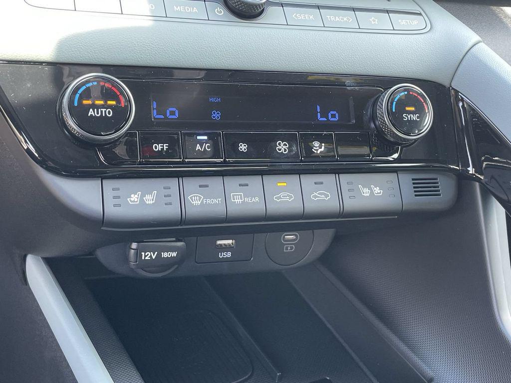 2025 Hyundai Elantra Limited - Photo 27