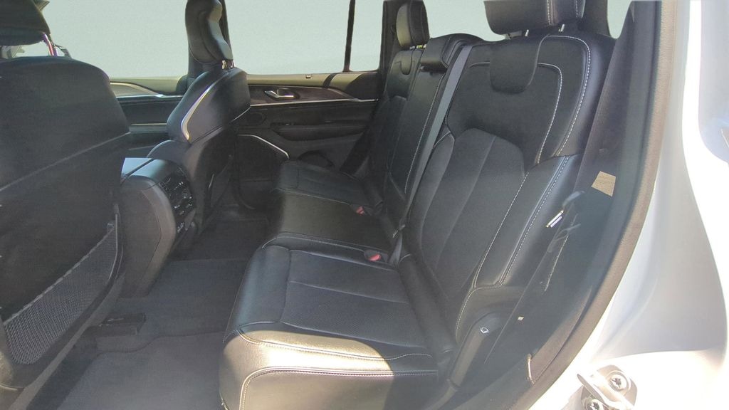 Used 2023 Jeep Grand Cherokee Overland SUV