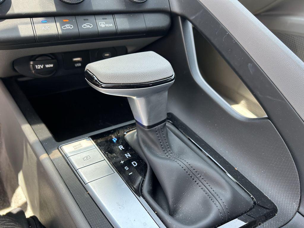2025 Hyundai Elantra SE - Photo 24