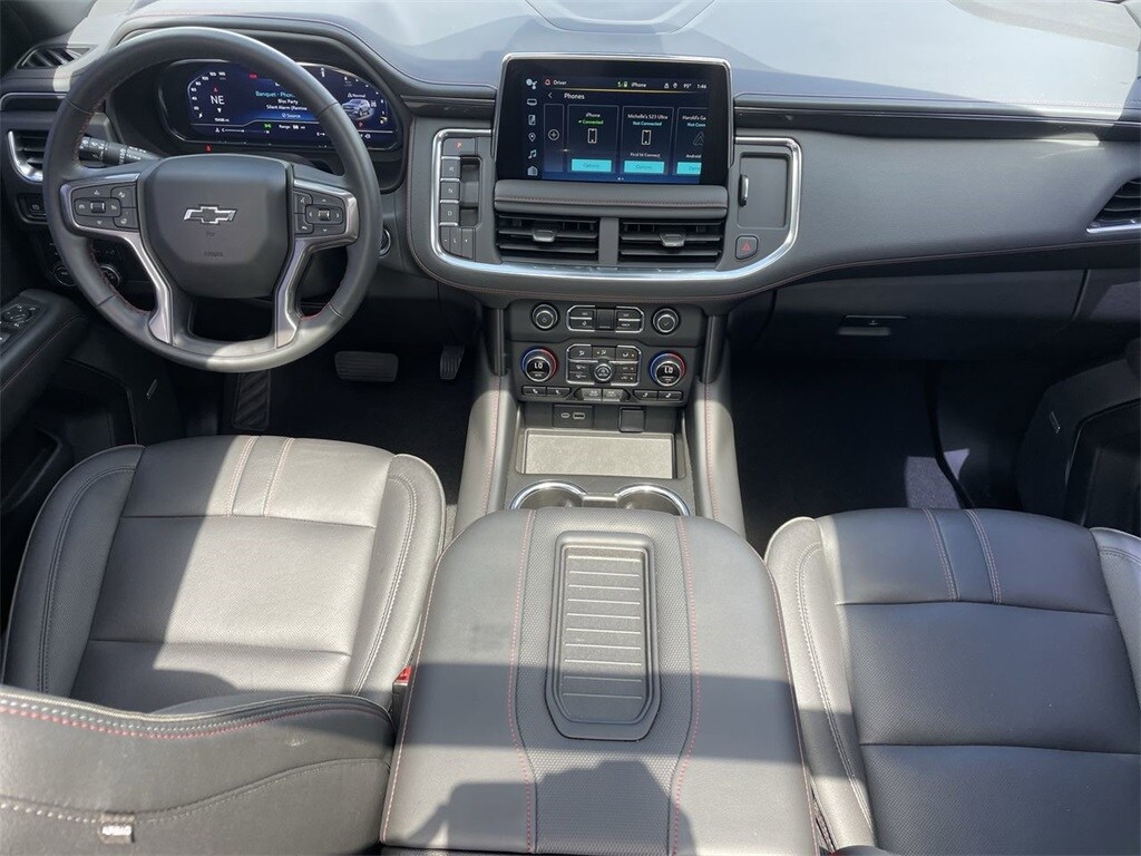2023 Chevrolet Suburban RST photo 3