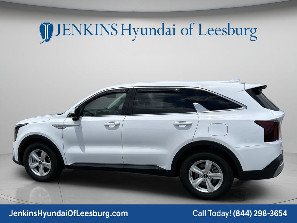 2024 Kia Sorento LX - Photo 8