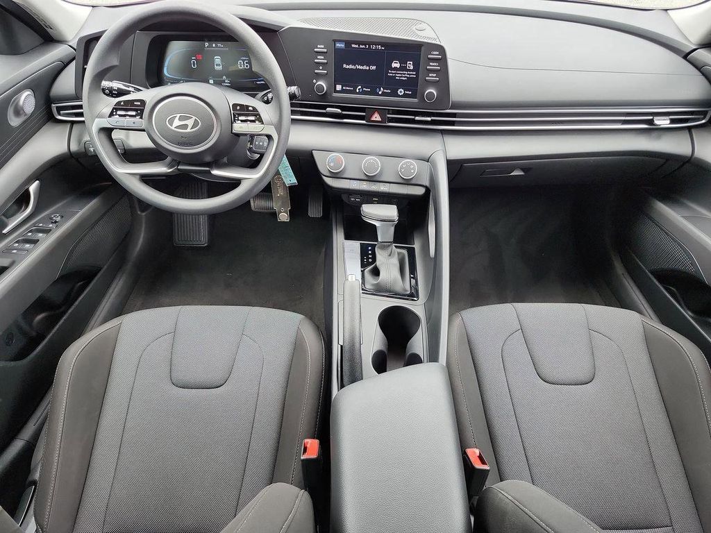 2024 Hyundai Elantra SE - Photo 15