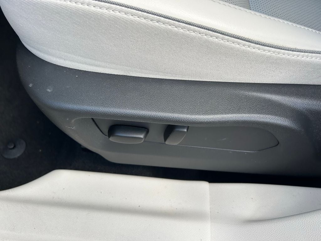 2023 Buick Envision Essence - Photo 25
