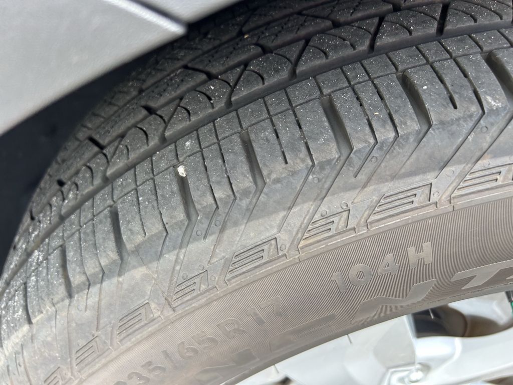2024 Kia Sorento LX - Photo 33