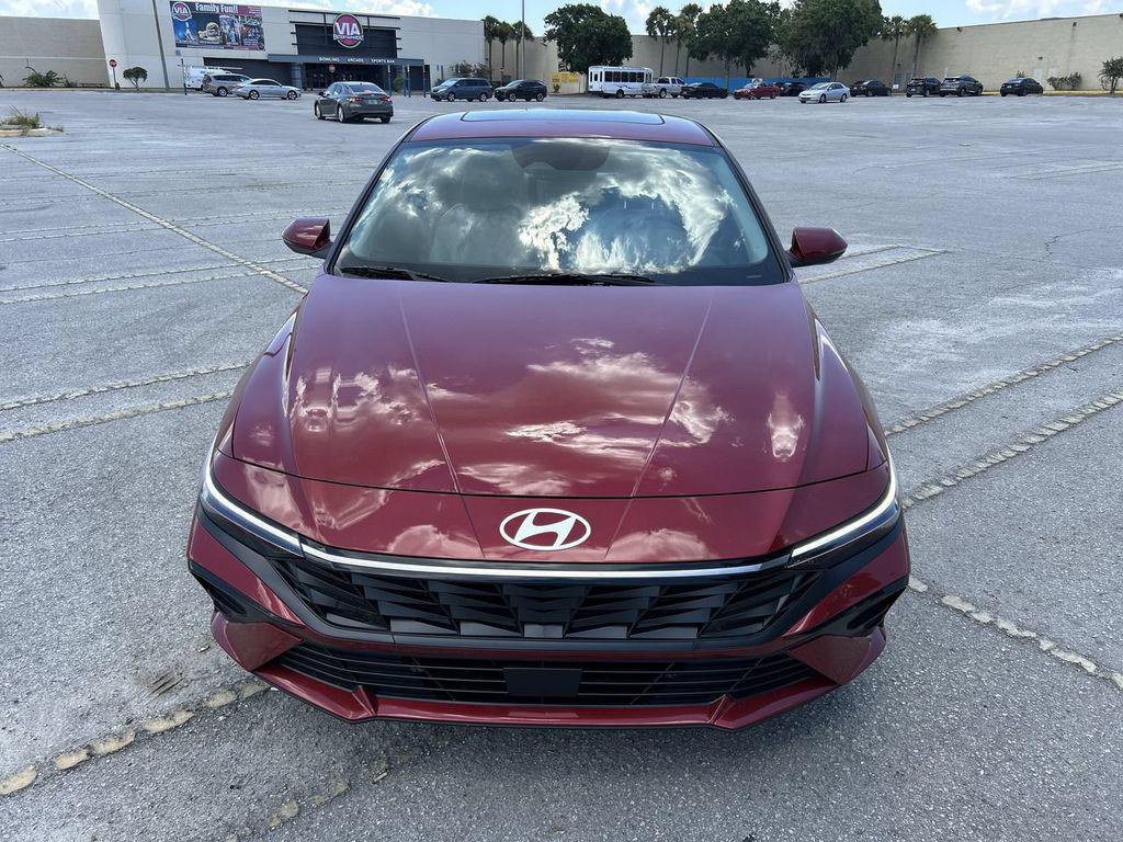 2025 Hyundai Elantra Limited - Photo 9