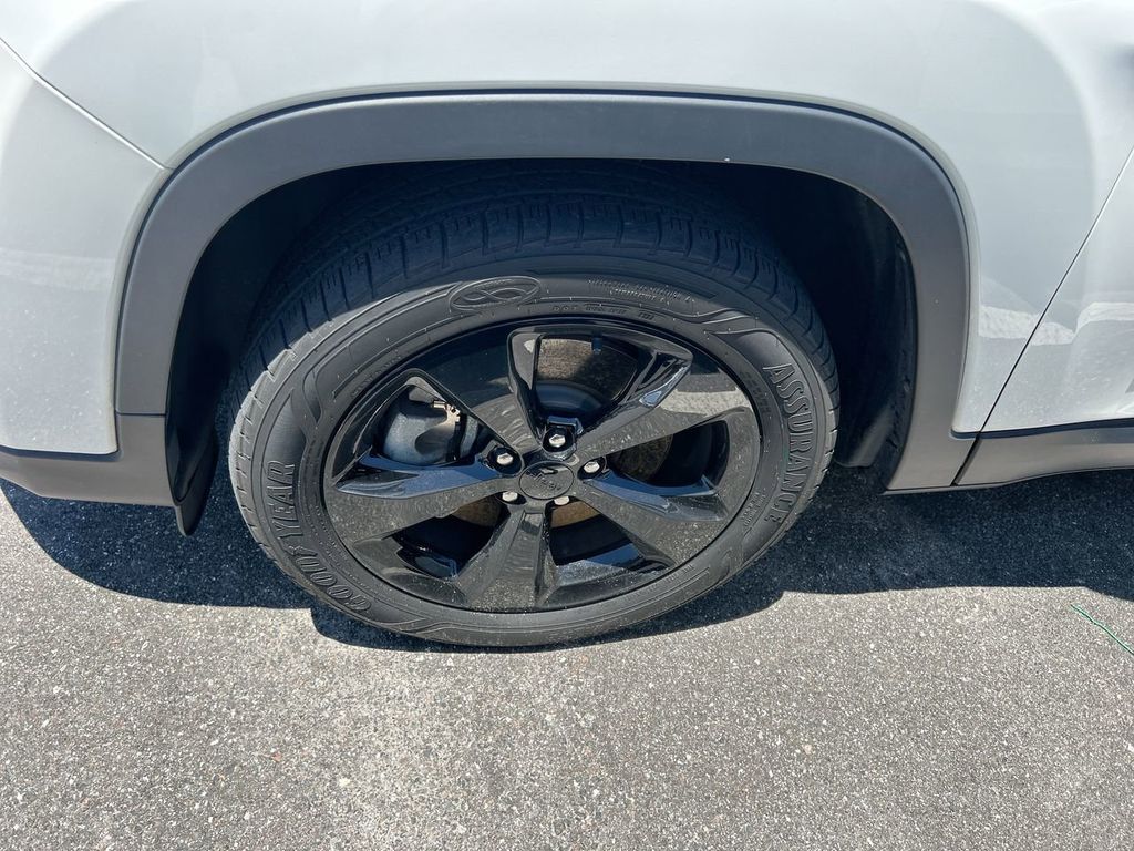 2019 Jeep Cherokee Altitude - Photo 10