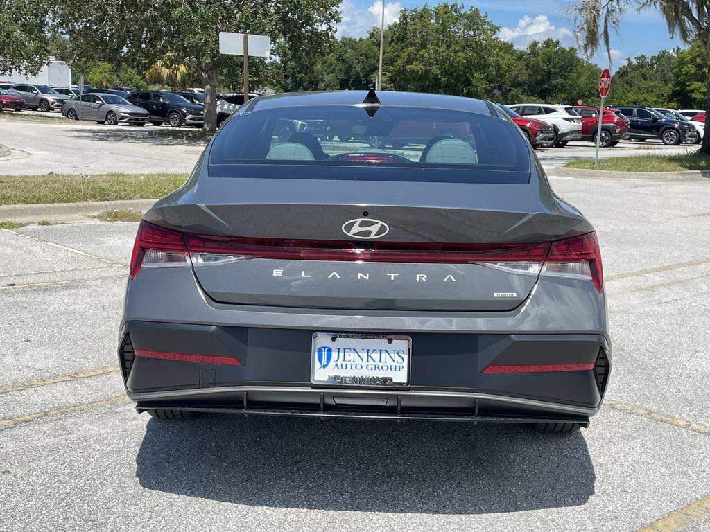 2025 Hyundai Elantra Limited - Photo 12