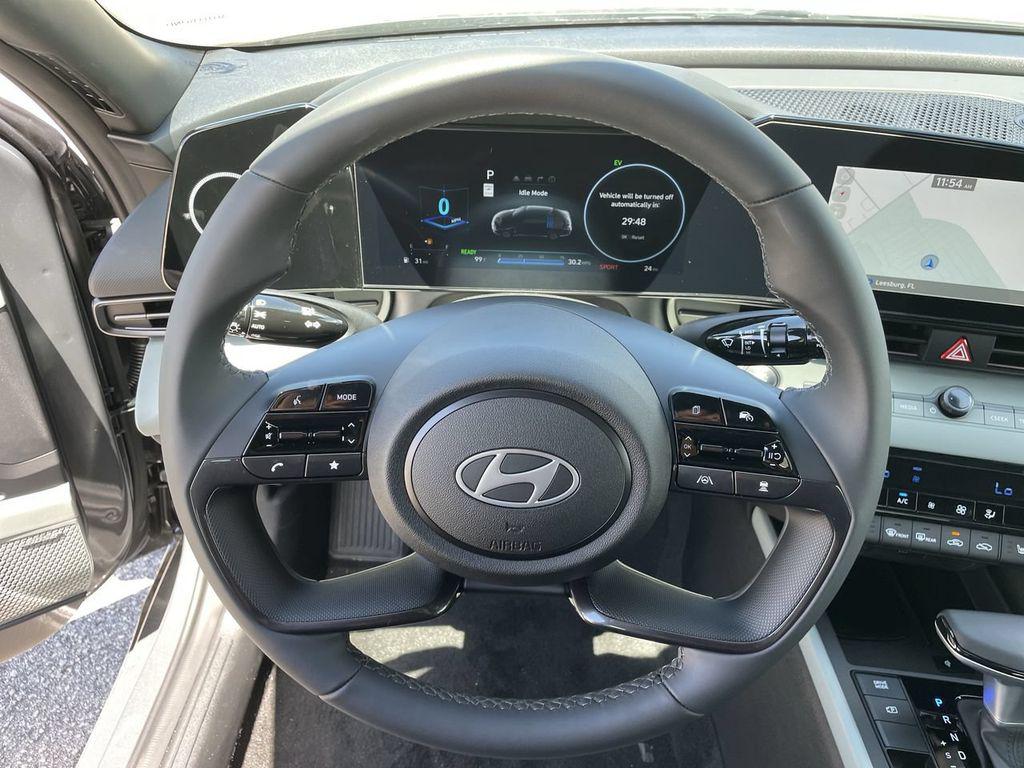 2025 Hyundai Elantra Limited - Photo 31