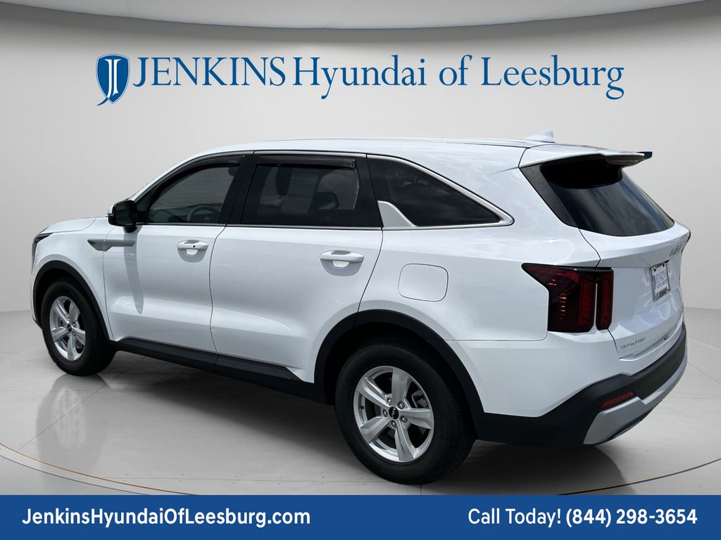 2024 Kia Sorento LX - Photo 7