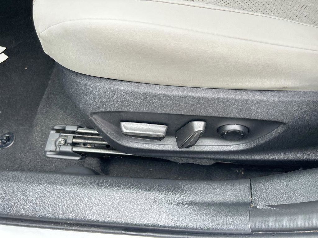 2024 Toyota Prius XLE - Photo 22