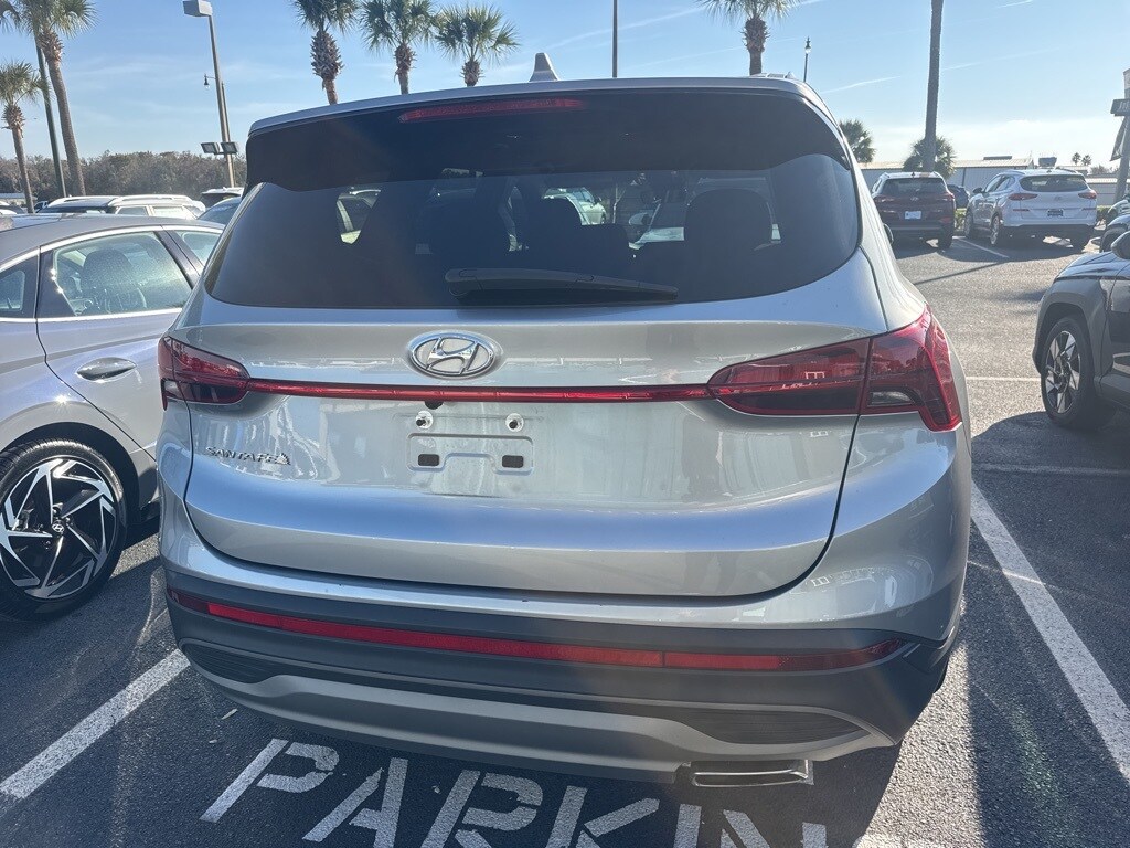 2022 Hyundai Santa Fe SE photo 3