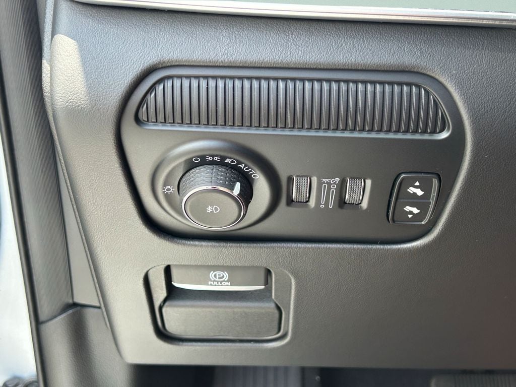 2023 Jeep Grand Wagoneer Series III - Photo 31