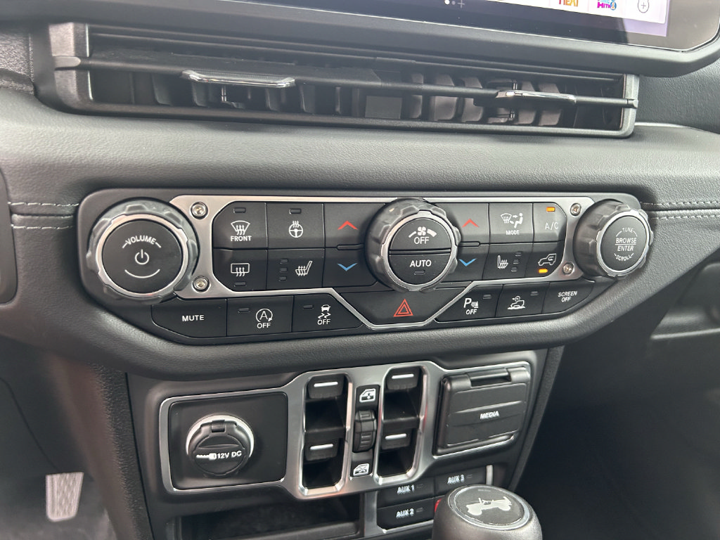 2025 Jeep Wrangler 4-Door Sahara - Photo 25
