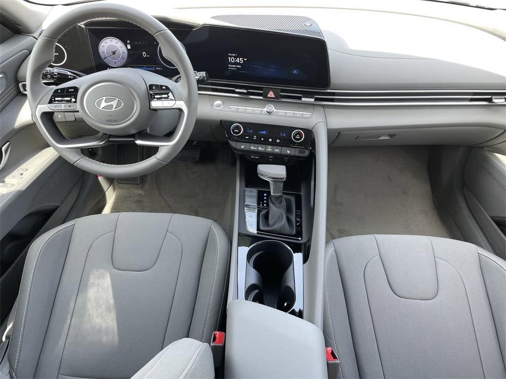 New 2025 Hyundai Elantra SEL Convenience Sedan