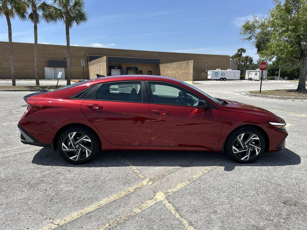 2025 Hyundai Elantra Blue - Photo 9