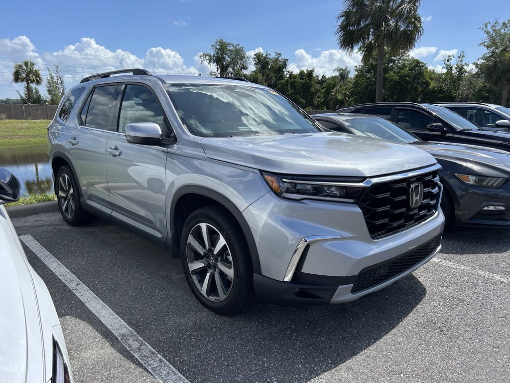 2023 Honda Pilot Touring 2WD's photo