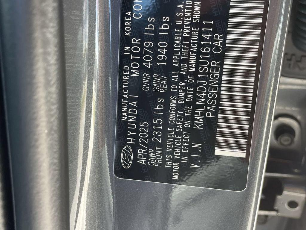 2025 Hyundai Elantra Limited - Photo 35