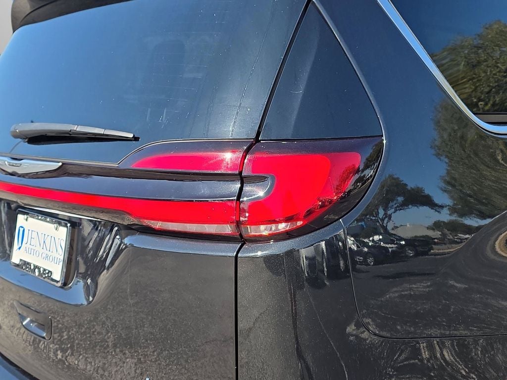 2024 Chrysler Pacifica Limited - Photo 13