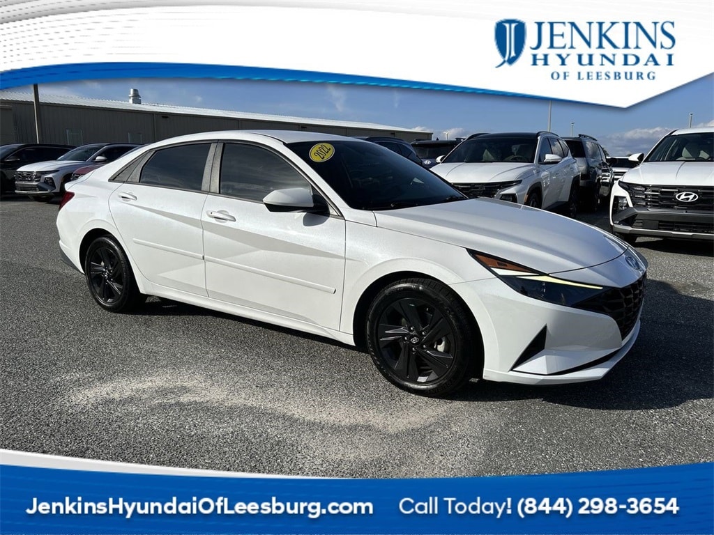 2022 Hyundai Elantra SEL's photo