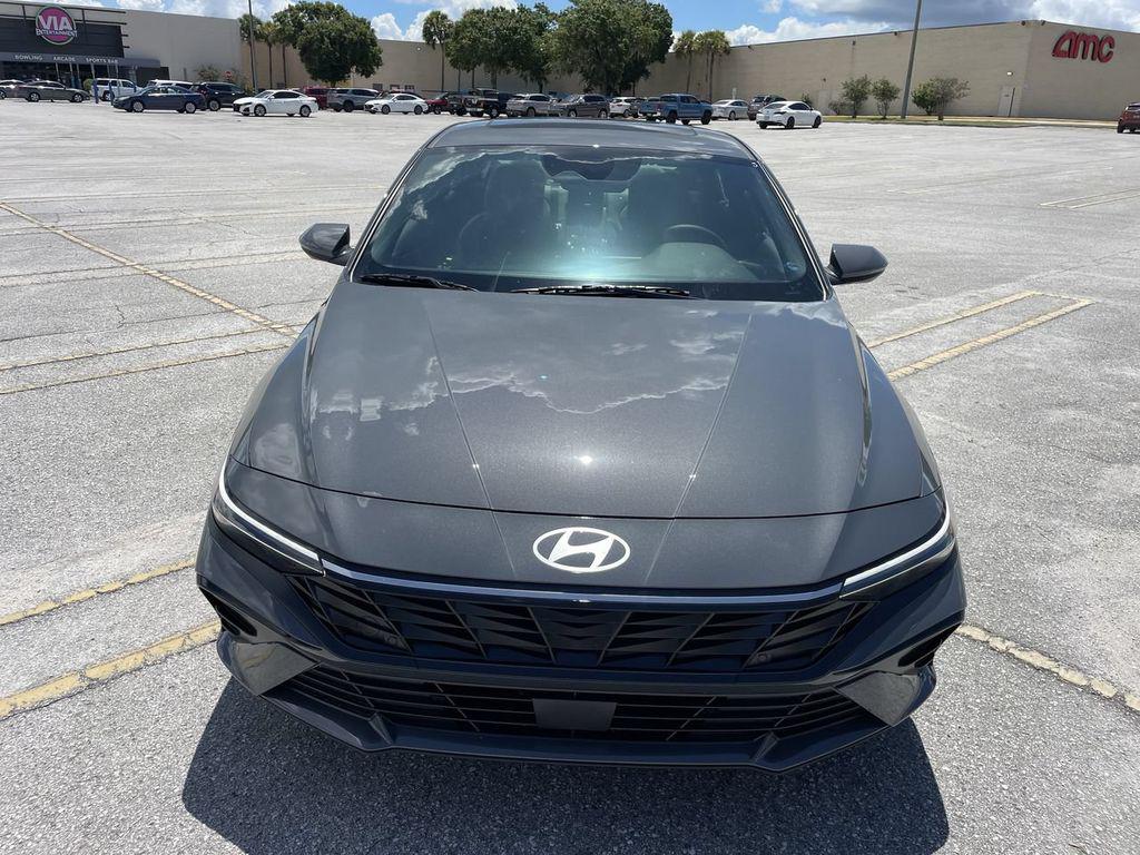 2025 Hyundai Elantra Limited - Photo 9