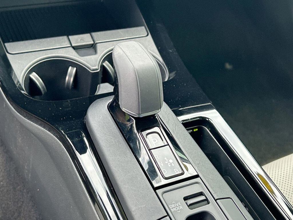 2024 Toyota Prius XLE - Photo 28