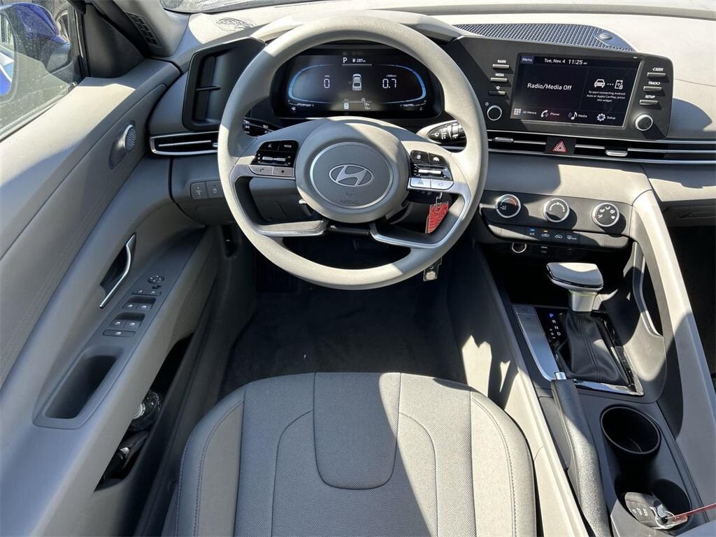 New 2025 Hyundai Elantra SE Sedan