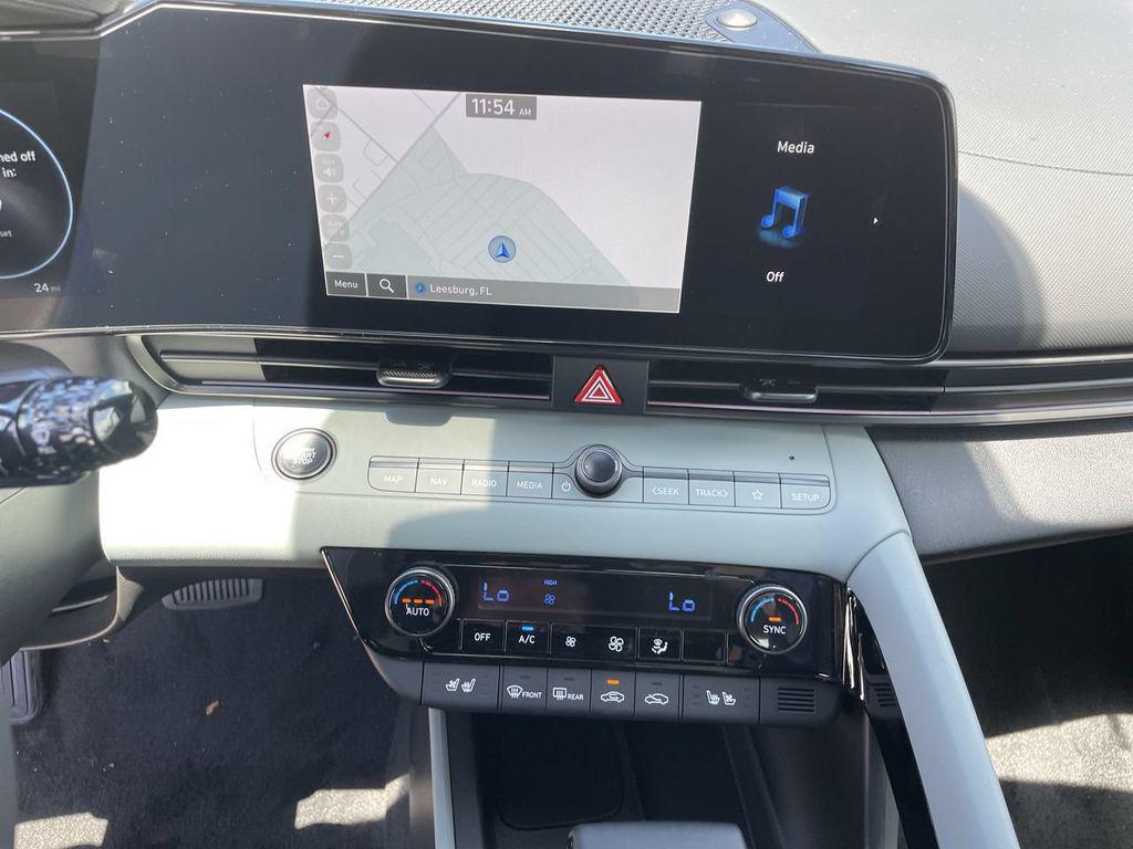 2025 Hyundai Elantra Limited - Photo 26
