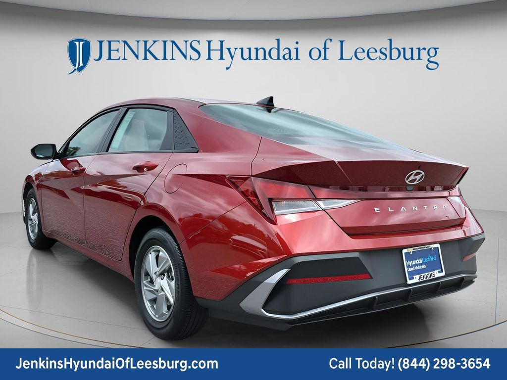 2024 Hyundai Elantra SE - Photo 6