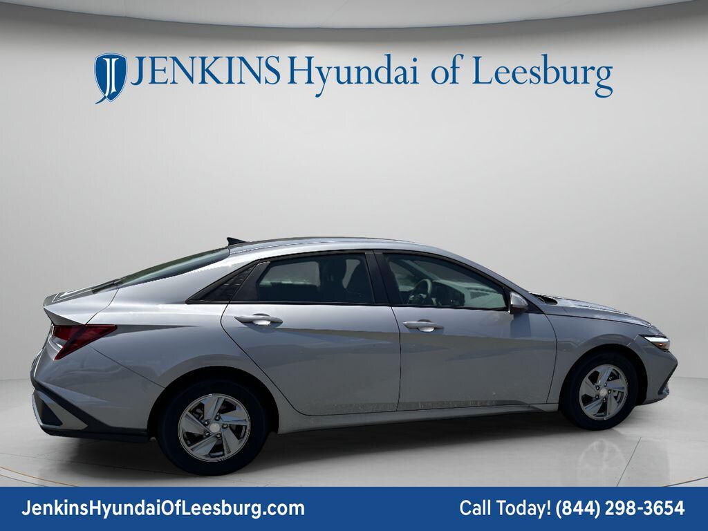 New 2025 Hyundai Elantra SE Sedan