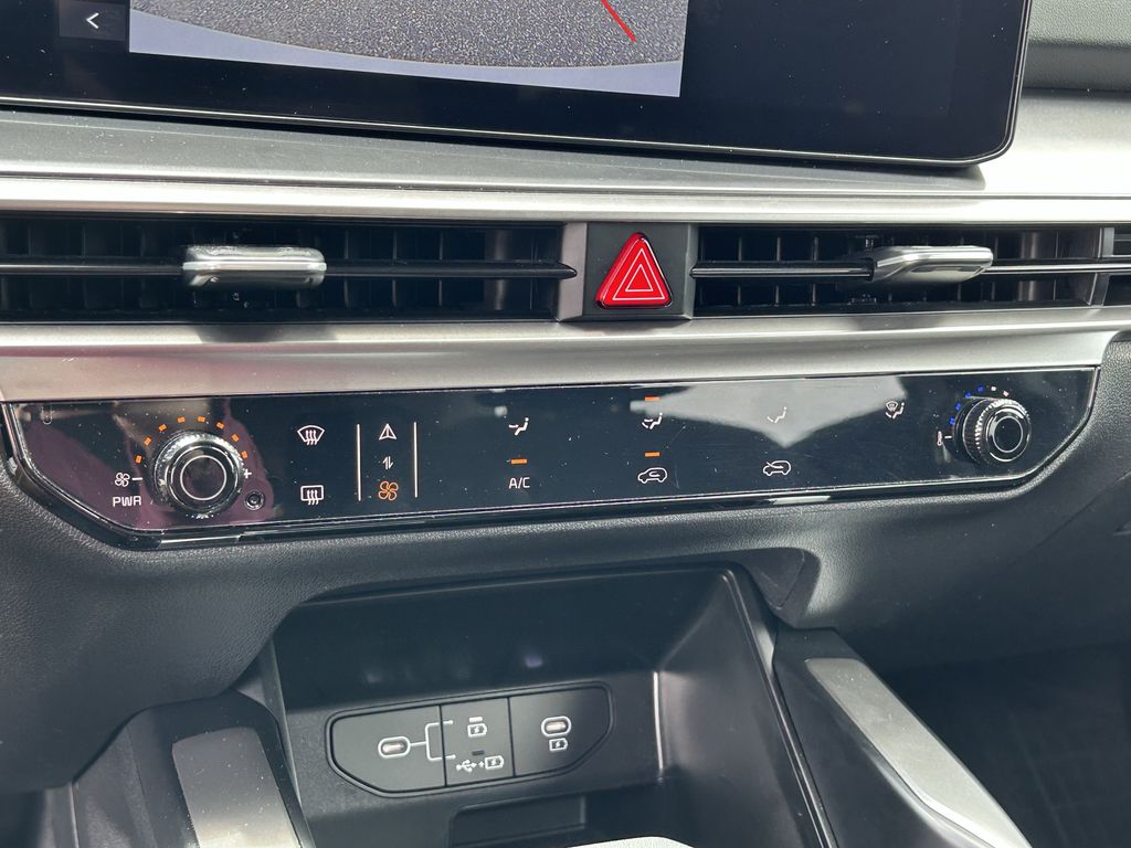 2024 Kia Sorento LX - Photo 19