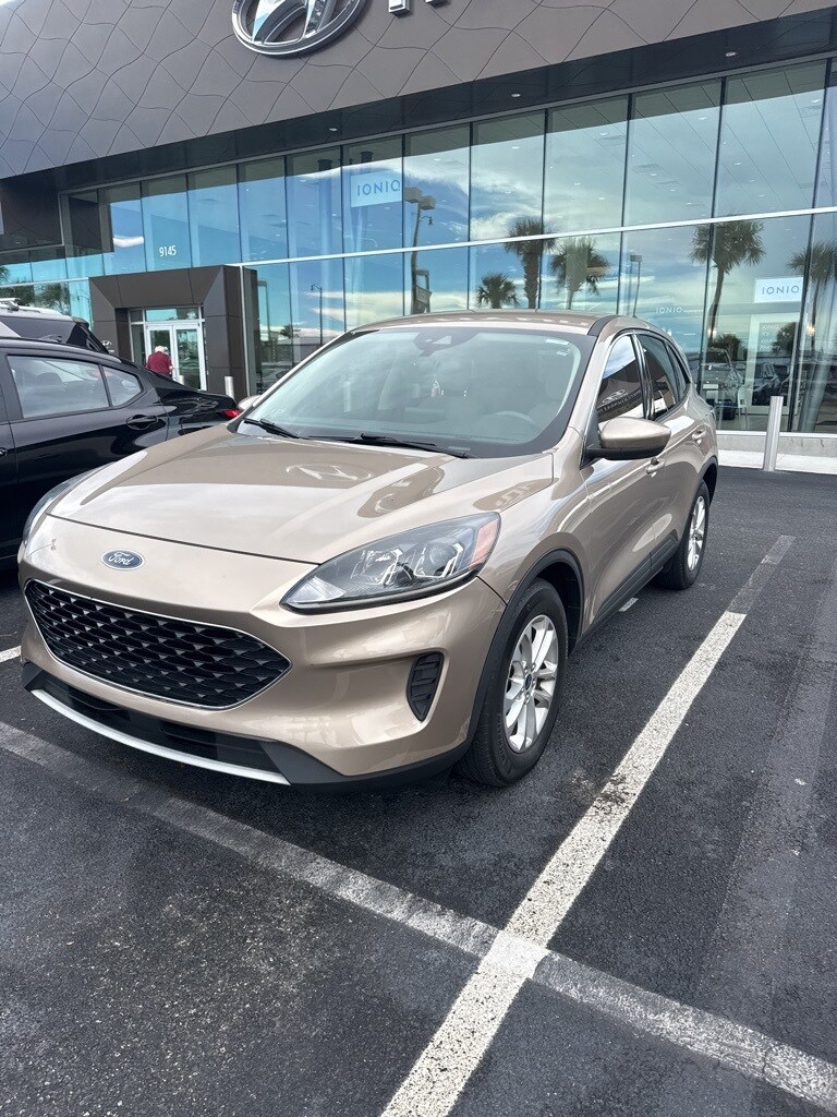 2020 Ford Escape SE photo 2