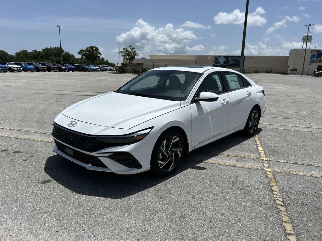 2025 Hyundai Elantra Limited - Photo 14
