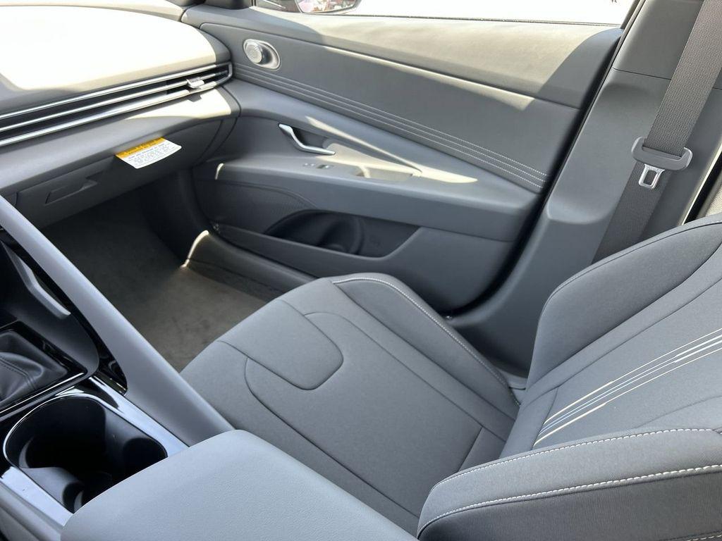 2025 Hyundai Elantra Blue - Photo 6