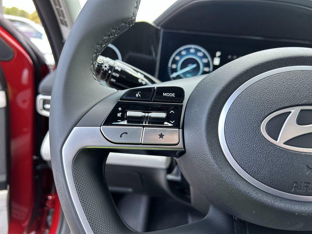 2025 Hyundai Elantra Limited - Photo 29