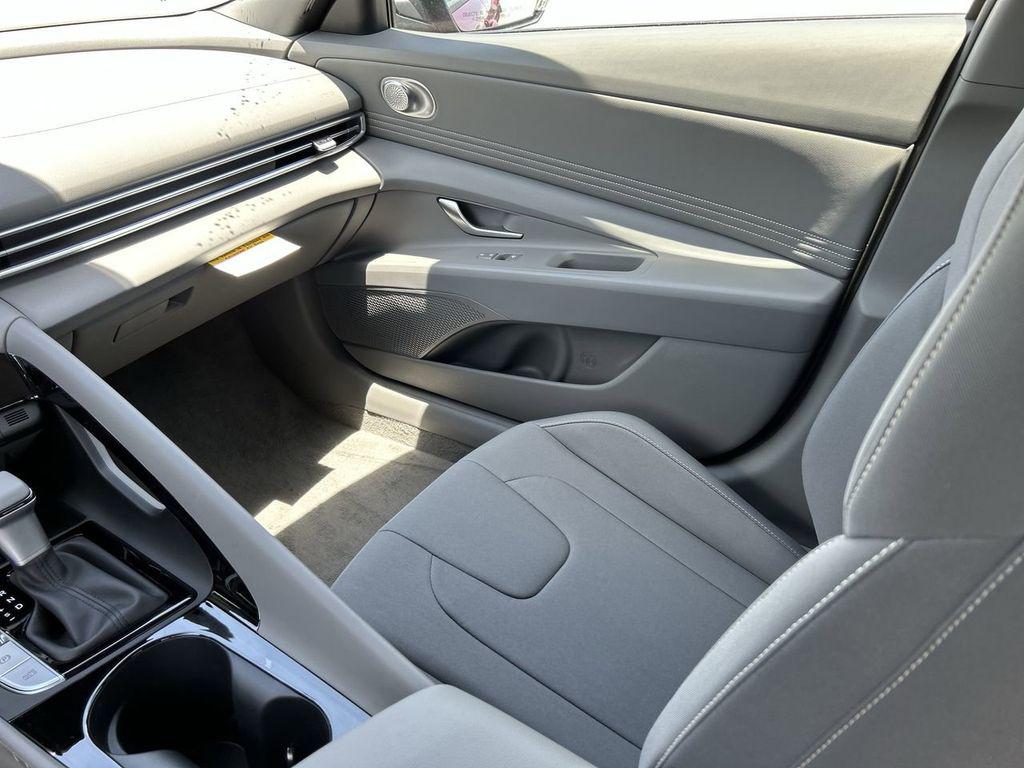 2025 Hyundai Elantra Blue - Photo 6