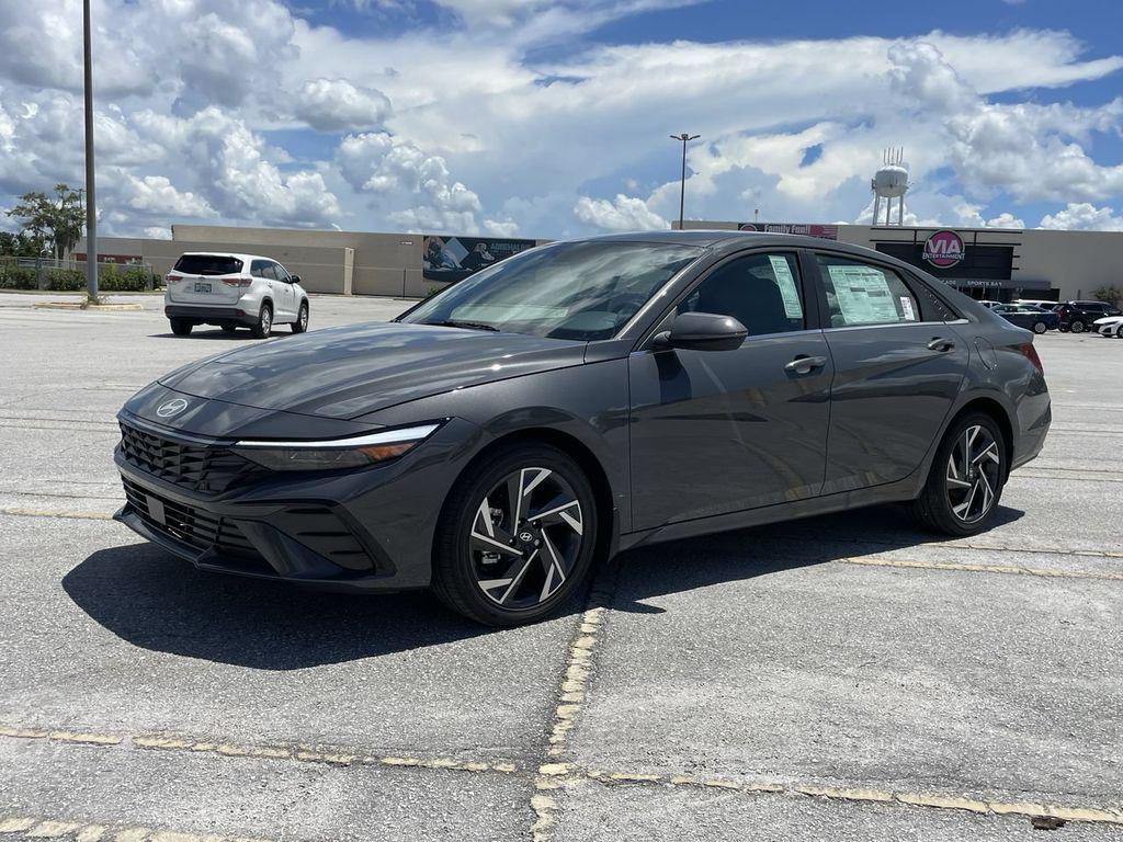 2025 Hyundai Elantra Limited - Photo 15
