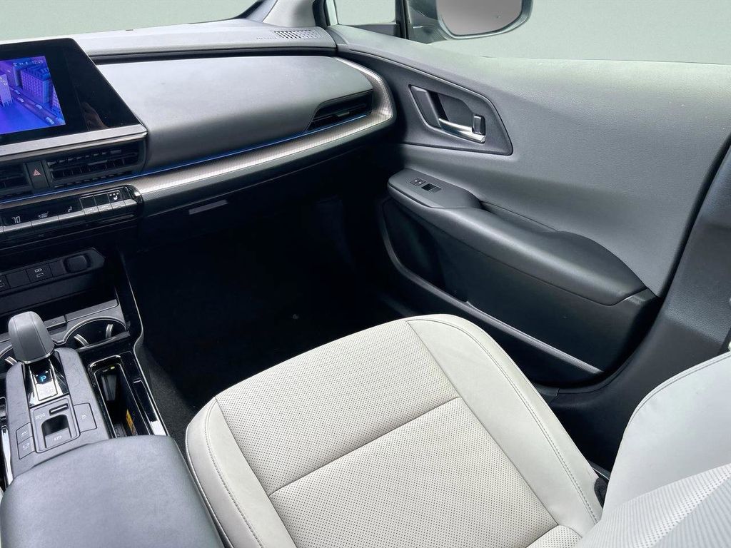 2024 Toyota Prius XLE - Photo 18