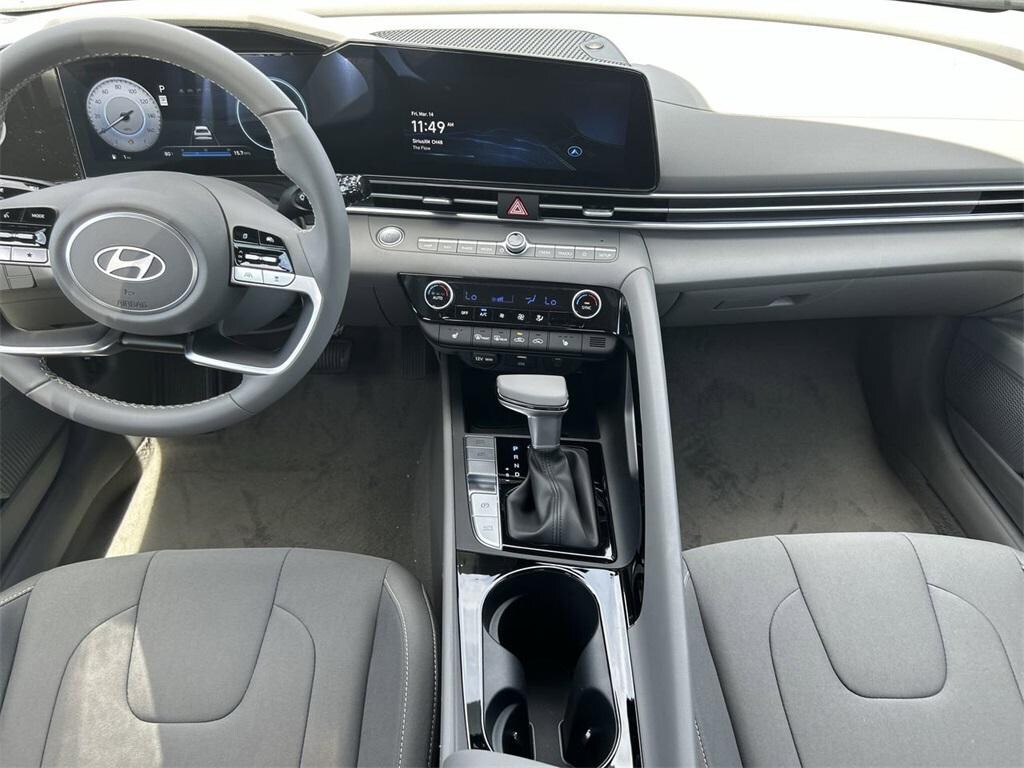 New 2025 Hyundai Elantra SEL Convenience Sedan