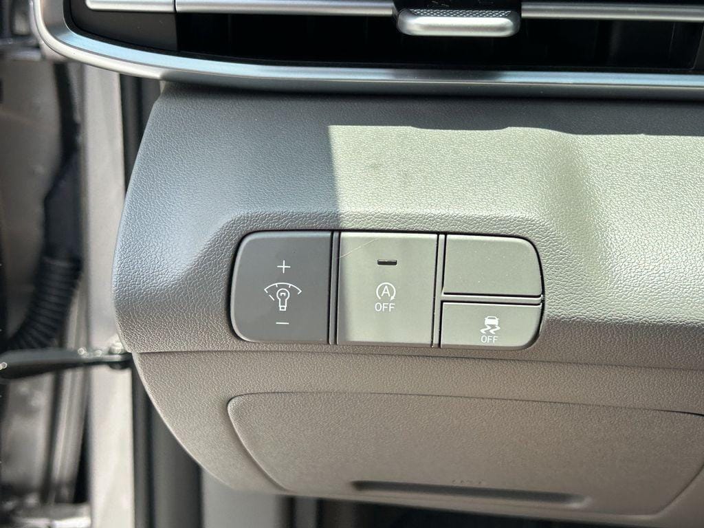 2025 Hyundai Elantra SE - Photo 25