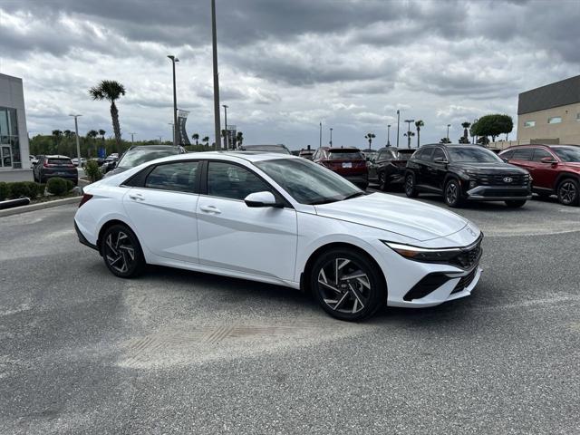 2025 Hyundai Elantra Limited photo 2