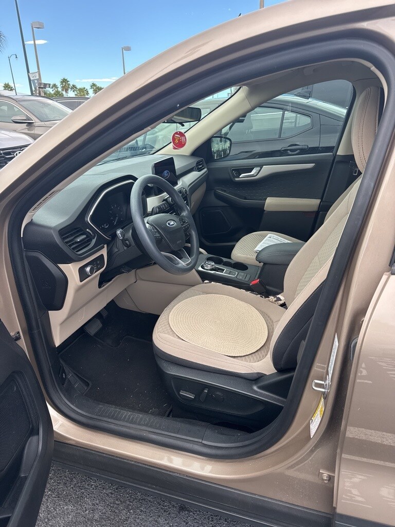 2020 Ford Escape SE photo 3