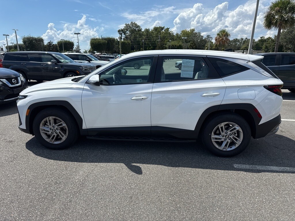 2025 Hyundai Tucson SE photo 3