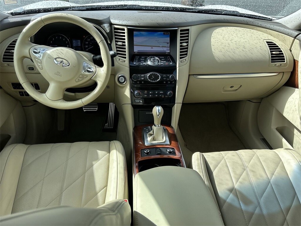 2016 Infiniti QX70 Base photo 3