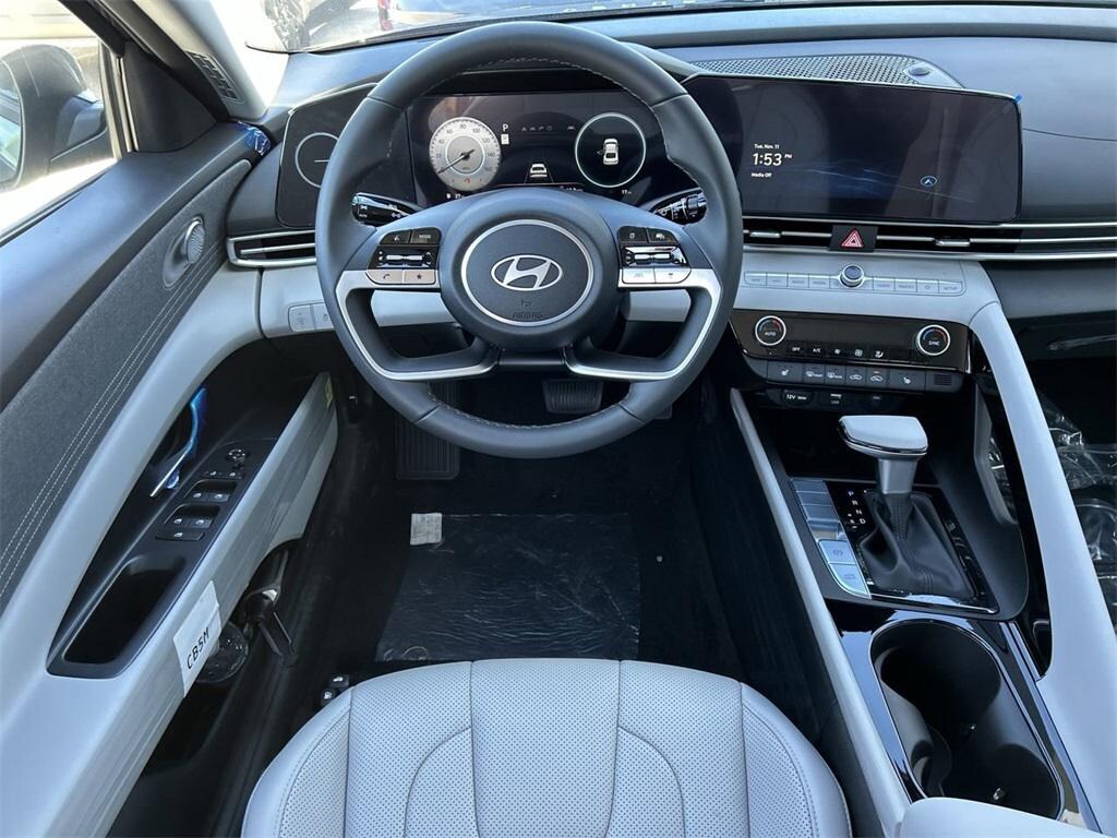 New 2025 Hyundai Elantra Limited Sedan