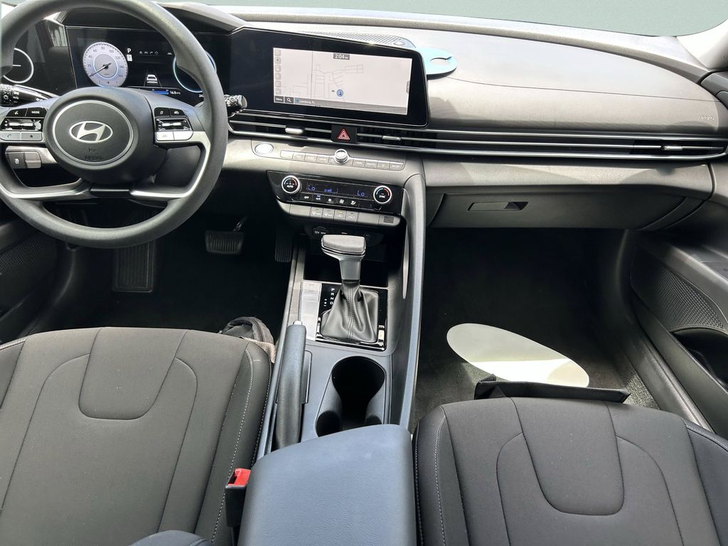 2024 Hyundai Elantra SEL - Photo 17