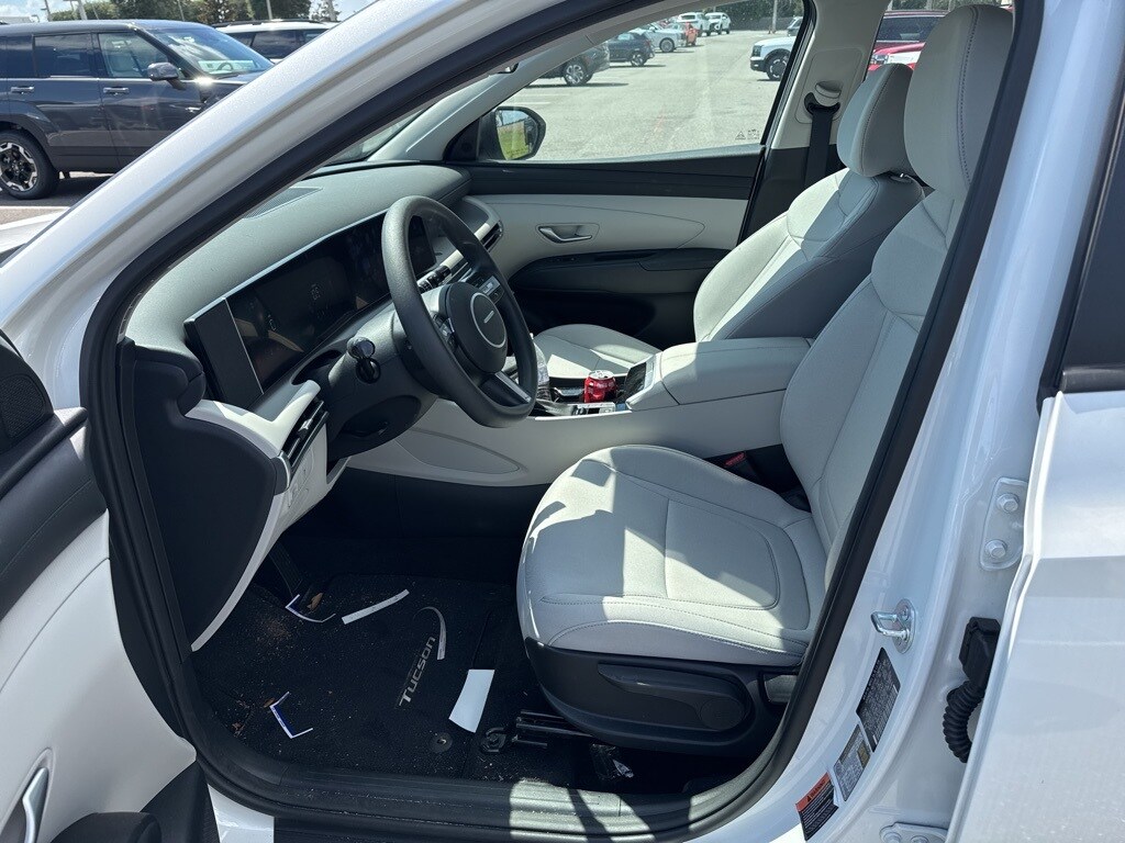 2025 Hyundai Tucson SE photo 4