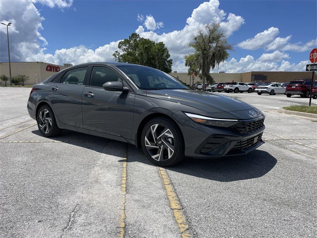 2025 Hyundai Elantra Hybrid Limited photo 2