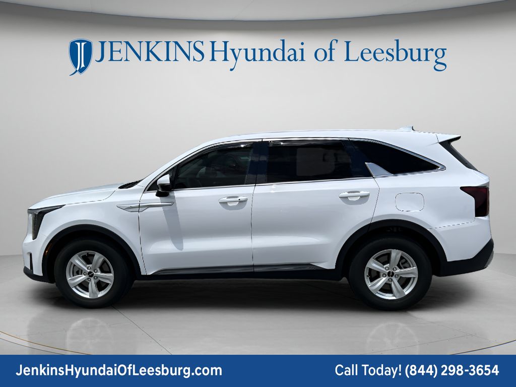 2024 Kia Sorento LX - Photo 9