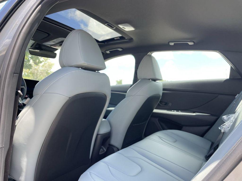 2025 Hyundai Elantra Limited - Photo 21
