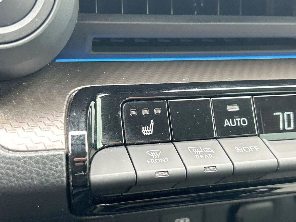 2024 Toyota Prius XLE - Photo 27